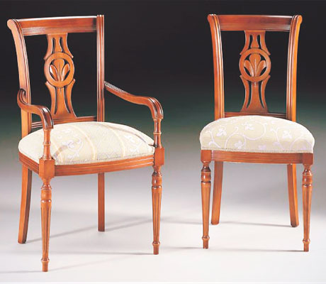 Fabricación de sillas y objetos en madera a pedidos.